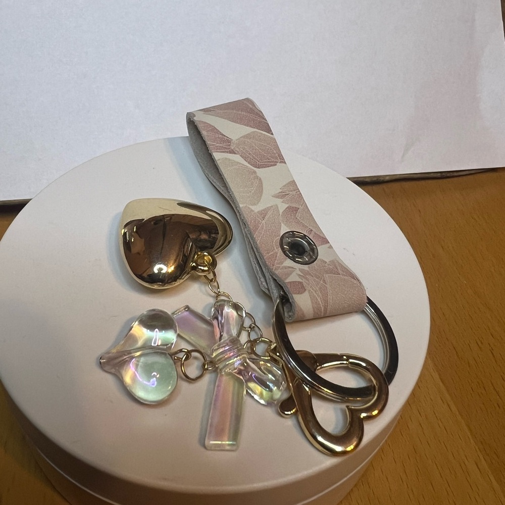 Brand New Gold and Iridescent Heart Keychain - Picture 6 of 16